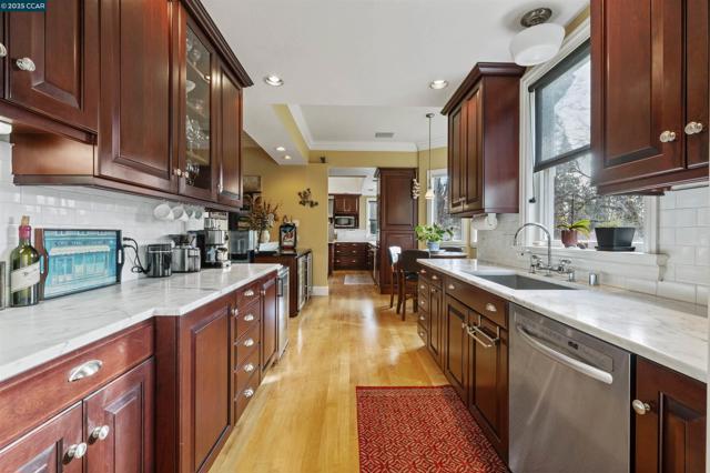 11417 Red Dog Rd, Nevada City CA: https://media.crmls.org/mediaz/1bb112f6-4d72-4ee9-8ca5-339a60f781d6.jpg