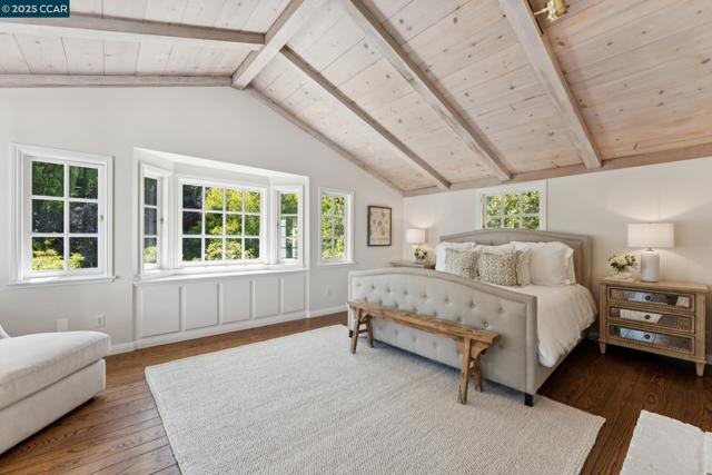 645 Los Palos Dr, Lafayette CA: https://media.crmls.org/mediaz/1bb1cd35-178f-410c-96b3-f91d9658c844.jpg