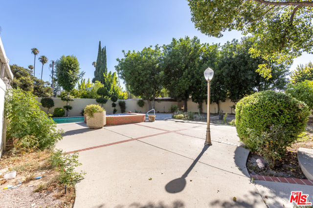 7225 Forbes Avenue, Lake Balboa CA: https://media.crmls.org/mediaz/1bb1f85f-1ea0-4d42-8098-4a57dff73438.jpg