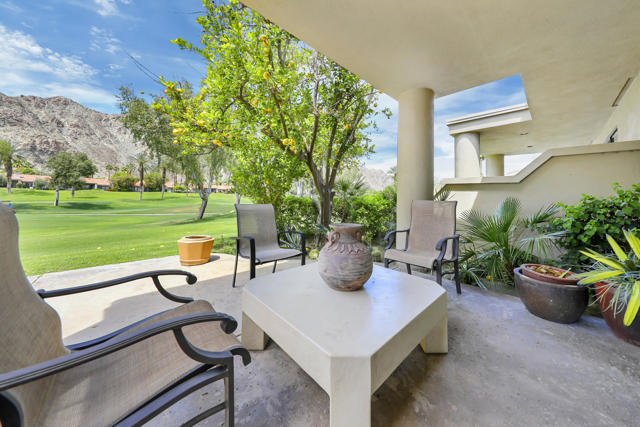 79754 Arnold Palmer, La Quinta CA: https://media.crmls.org/mediaz/1bb26112-3039-438f-9c03-c6e00ef596bf.jpg