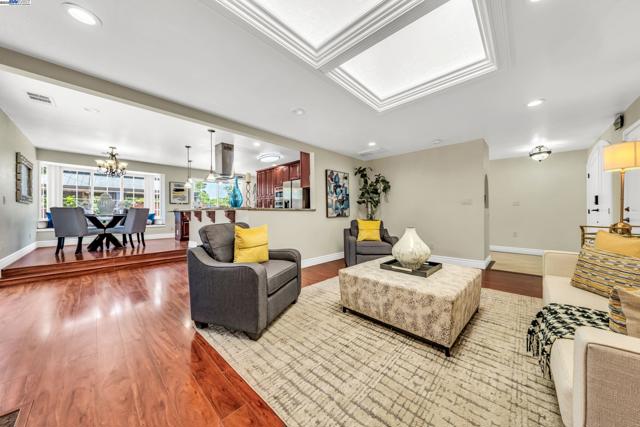 41917 Camino Santa Barbara, Fremont CA: https://media.crmls.org/mediaz/1bb2729a-5cf3-459a-a426-a8b850d7c707.jpg