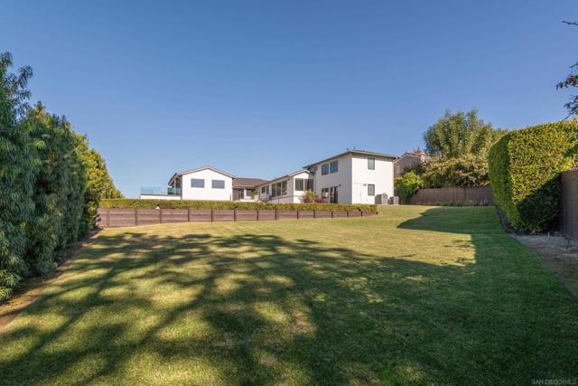 2641 Costebelle Dr, La Jolla CA: https://media.crmls.org/mediaz/1bb2d002-97ff-477c-b937-9ed5b0c15a70.jpg