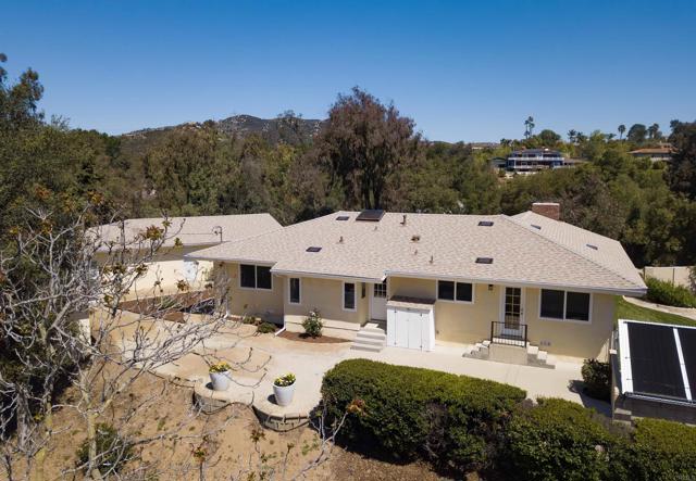 25311 Jesmond Dene Road, Escondido CA: https://media.crmls.org/mediaz/1bb3ad90-f036-48d0-a74b-e4a1b5ede7b4.jpg