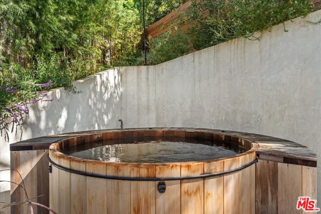 4104 Saugus Avenue, Sherman Oaks CA: https://media.crmls.org/mediaz/1bb4324f-ebca-4bad-84ac-4bbc1ff76775.jpg