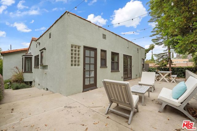 816 Hyperion Avenue, Los Angeles CA: https://media.crmls.org/mediaz/1bb4a956-6af5-48b7-b859-da09a1e648c4.jpg
