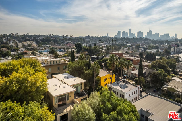 1912 W Liberty Court, Los Angeles CA: https://media.crmls.org/mediaz/1bb4c218-8ee4-4621-83d6-20d1038640bc.jpg