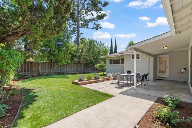 886 Garland Drive, Palo Alto CA: https://media.crmls.org/mediaz/1bb5d747-049b-4942-b88d-4d9ca7b93b5c.jpg