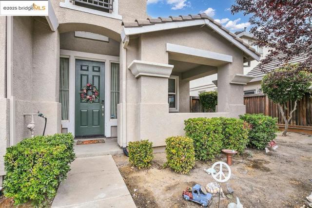 562 Douglas Drive, Brentwood CA: https://media.crmls.org/mediaz/1bb64a15-b48b-44c3-b8d7-f64c087eb85b.jpg