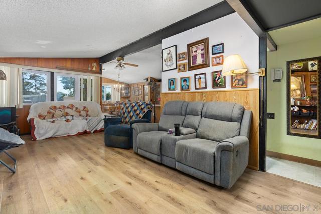 252 Santa Clara Dr, Vista CA: https://media.crmls.org/mediaz/1bb65bc8-91db-44b1-86c7-bf3d325f2ab7.jpg