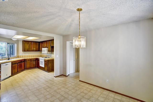 901 Basalt Way, Antioch CA: https://media.crmls.org/mediaz/1bb66e99-de48-47fb-9788-44d1ac20c0ae.jpg