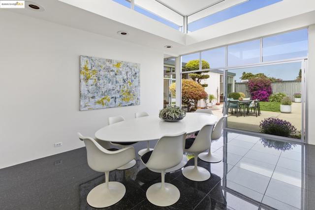 7145 View Ave, El Cerrito CA: https://media.crmls.org/mediaz/1bb6beb4-524d-43b6-92db-cf0fb64a099c.jpg