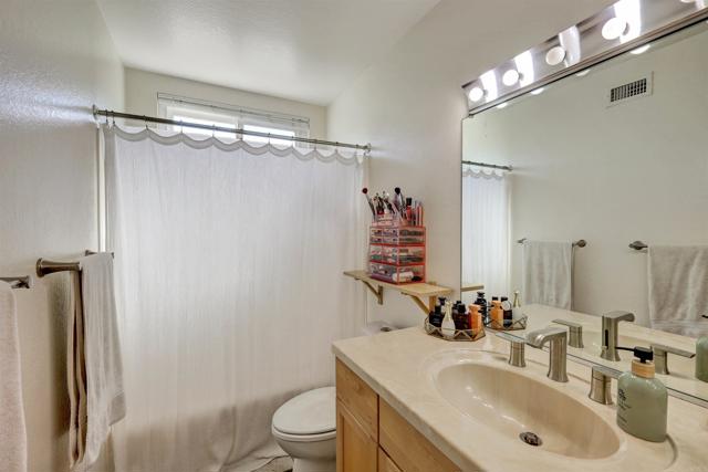 Detail Gallery Image 13 of 28 For 1733 Schooner Way, Carlsbad,  CA 92008 - 3 Beds | 2 Baths