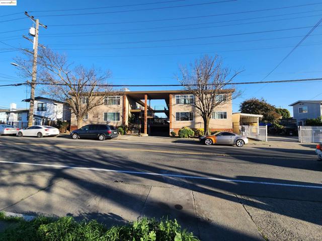 3020 35th Avenue, Oakland CA: https://media.crmls.org/mediaz/1bb75a1f-62b2-40a3-9d44-fdffc2a4783a.jpg