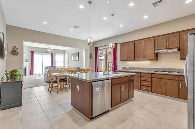 1575 Sunflower Drive, Hollister CA: https://media.crmls.org/mediaz/1bb7709b-676c-45e9-89a5-65805df5e2bc.jpg