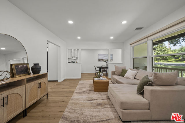 746 Valley View Avenue, Monrovia CA: https://media.crmls.org/mediaz/1bb84102-c492-46d9-befd-f3d4acaaa028.jpg