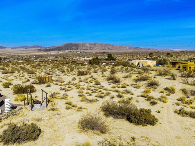 7215 Mt Lassen Avenue, Joshua Tree CA: https://media.crmls.org/mediaz/1bb85141-9b05-4588-869d-ab0080583c48.jpg