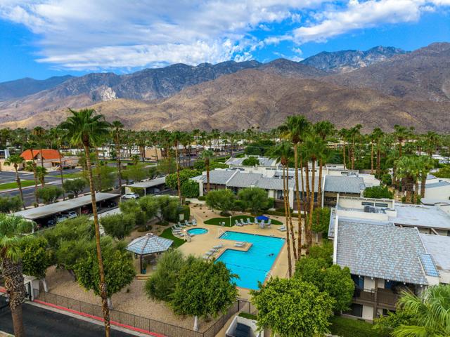 1150 E Palm Canyon Drive, Palm Springs CA: https://media.crmls.org/mediaz/1bb88172-0bbf-41a8-bf85-dc55eb98fad2.jpg