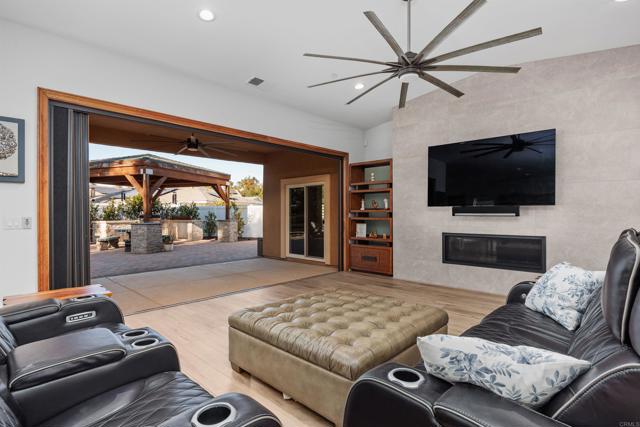 1941 Estancia Place, Escondido CA: https://media.crmls.org/mediaz/1bb8d098-357c-4f36-989b-590cfbfc52b3.jpg