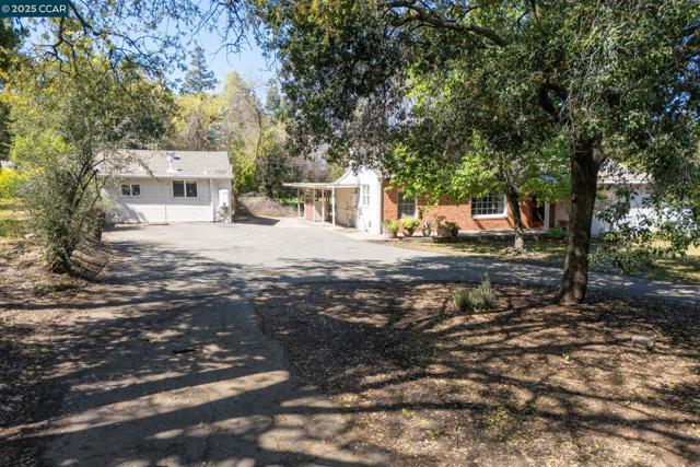 1561 Farm Bureau Rd, Concord CA: https://media.crmls.org/mediaz/1bb9bd3b-0187-4942-9fa6-f782b65d9d26.jpg