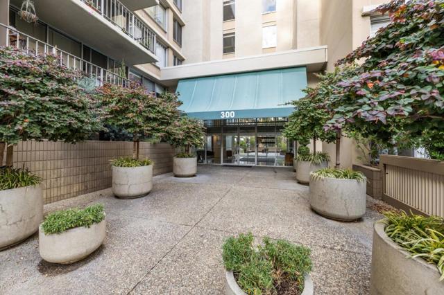 300 Davey Glen Road, Belmont CA: https://media.crmls.org/mediaz/1bb9cfb4-812f-4419-81d9-1ea3bc7036a7.jpg