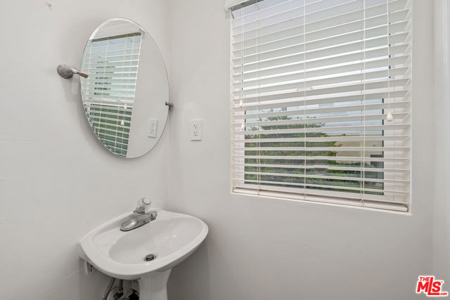 827 23rd Street, Santa Monica CA: https://media.crmls.org/mediaz/1bba0b1b-accc-4419-8f86-e30e24d1a5f7.jpg
