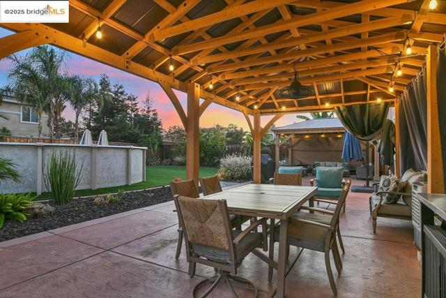 596 Toscanna Court, Brentwood CA: https://media.crmls.org/mediaz/1bba4afc-ba82-4c8a-88f0-c5967a3a5824.jpg