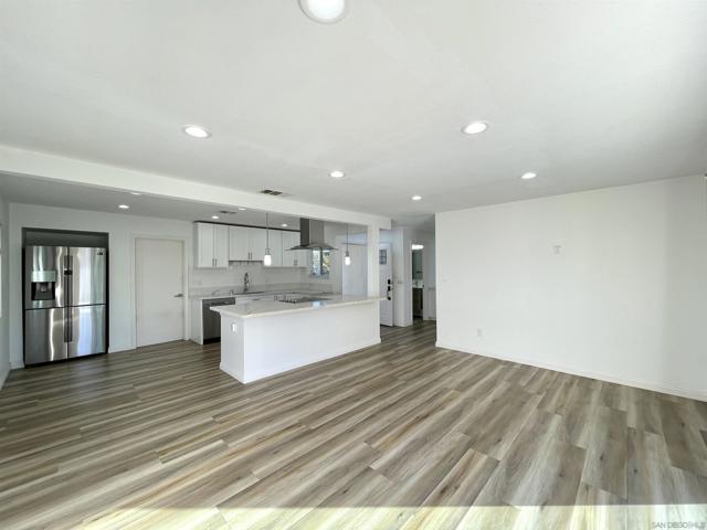 4106 Dellwood St, San Diego CA: https://media.crmls.org/mediaz/1bba50d3-46e2-4c45-b2c8-7a3e7cf352af.jpg