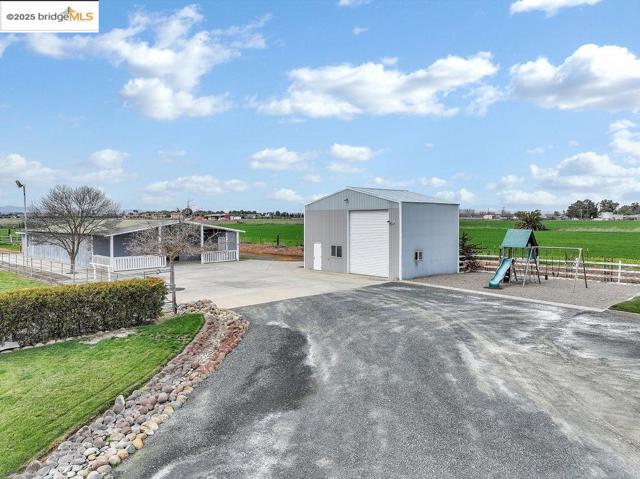 4985 Bixler Road, Byron CA: https://media.crmls.org/mediaz/1bba950a-1d0e-4855-8df9-9f2e73682a47.jpg
