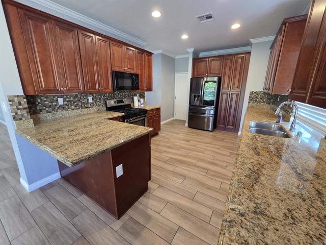 Detail Gallery Image 11 of 38 For 1349 Lucero, Chula Vista,  CA 91911 - 4 Beds | 3 Baths