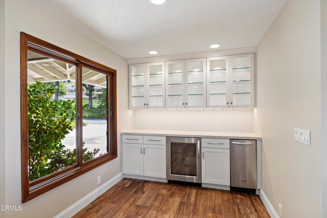 1027 Garrido Drive, Camarillo CA: https://media.crmls.org/mediaz/1bbb4d02-de5a-4d9b-9b03-445bd8e580c5.jpg