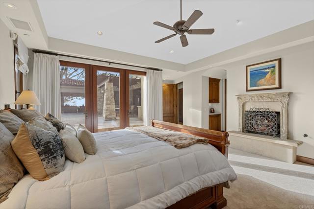 271 Ocean View Ave, Del Mar CA: https://media.crmls.org/mediaz/1bbb7705-745f-48ce-bcc8-242cd600f1dc.jpg