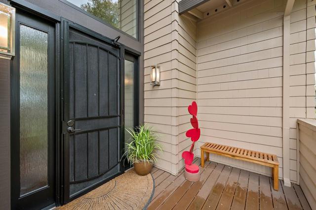 19 Susan Gale Court, Menlo Park CA: https://media.crmls.org/mediaz/1bbbcee7-fde5-49a2-ae83-8d4b9341331e.jpg