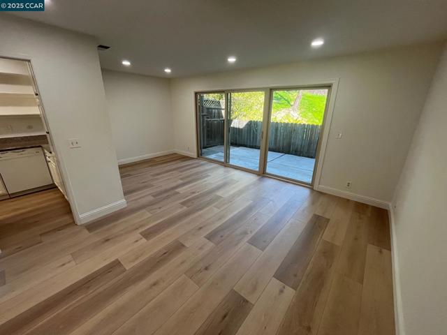 1800 Cannon Dr, Walnut Creek CA: https://media.crmls.org/mediaz/1bbbdfee-2d47-43e1-8db2-5a6264874612.jpg