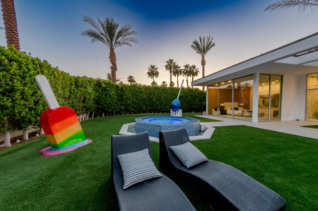 1 Makena Lane, Rancho Mirage CA: https://media.crmls.org/mediaz/1bbcbb6f-2ed8-4249-923d-19e4e697f18e.jpg