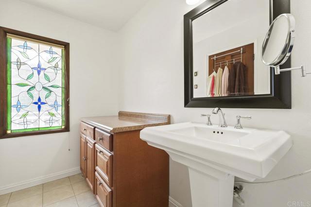 Image 22 of 43 For 39295 De Luz Road