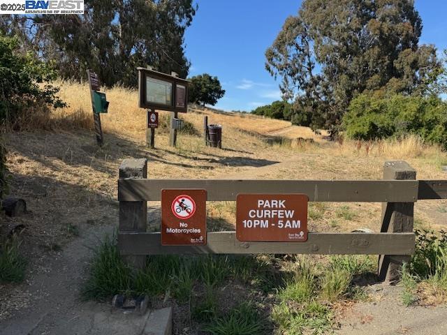 5277 Winifred Dr, Castro Valley CA: https://media.crmls.org/mediaz/1bbd1b67-9b75-46cb-94d2-40e0d7afc083.jpg