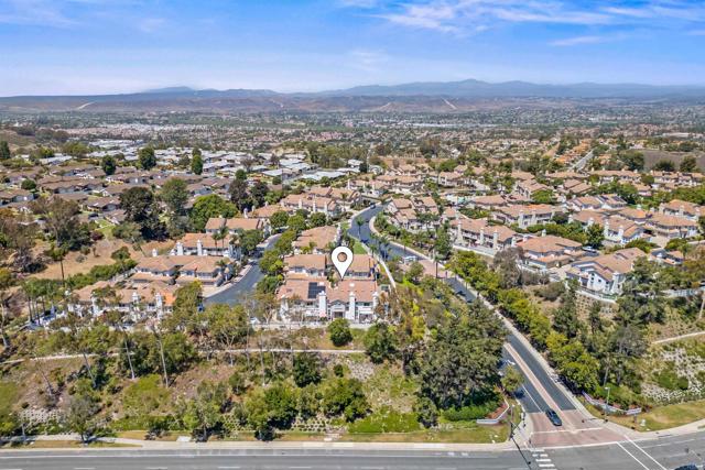 1298 El Mercado Way, Oceanside CA: https://media.crmls.org/mediaz/1bbd3d16-8c17-4495-9646-818ac28443d9.jpg