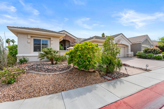 37159 Turnberry Isle Drive, Palm Desert CA: https://media.crmls.org/mediaz/1bbd4c16-2406-497b-adae-c3eb15ebc567.jpg