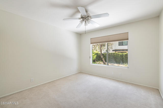 525 Myrtle Court, Oak Park CA: https://media.crmls.org/mediaz/1bbd5558-9da9-48ea-987a-f5a9174e245d.jpg