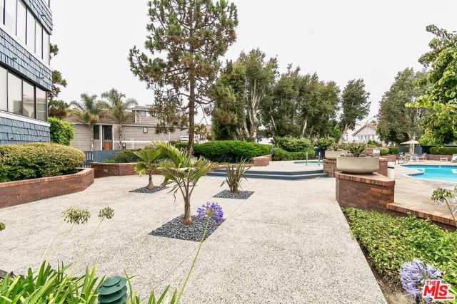 311 Bora Bora Way, Marina del Rey CA: https://media.crmls.org/mediaz/1bbdf6be-abc4-4ec0-ae8f-6be3ae169d5c.jpg