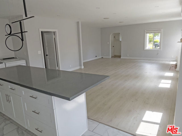 1060 22nd Street, Santa Monica CA: https://media.crmls.org/mediaz/1bbe77e8-ac3c-4897-8f88-7a11690ff076.jpg