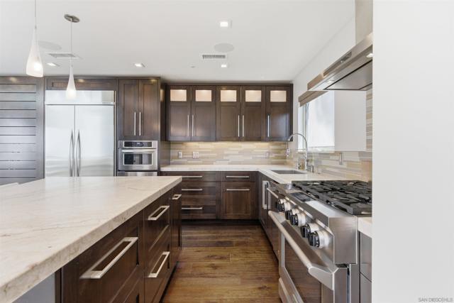 Image 13 of 60 For 2372 Oxford Ave