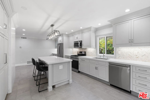 222 Calle Descanso, Walnut CA: https://media.crmls.org/mediaz/1bbe89ab-3a23-4f02-aef0-f573cfd99707.jpg