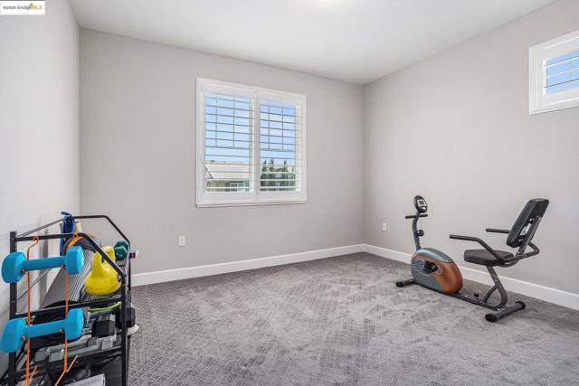 525 Stone Mountain Dr, Oakley CA: https://media.crmls.org/mediaz/1bbf1a03-19cb-4a20-a108-4f58b457d95c.jpg