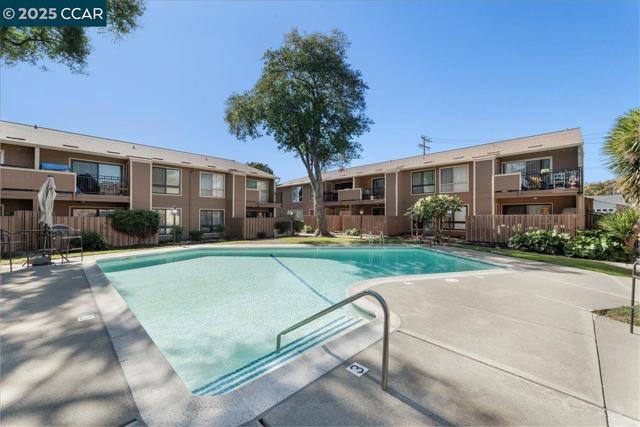 8975 Alcosta Blvd, San Ramon CA: https://media.crmls.org/mediaz/1bbf8f2e-fea5-4519-a682-ccff98012550.jpg
