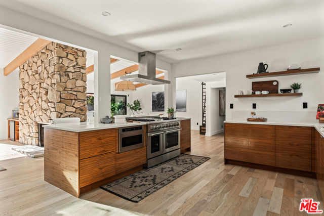 5831 Elba Place, Woodland Hills CA: https://media.crmls.org/mediaz/1bbf8f72-e3ae-4b42-9309-92a597b7d463.jpg