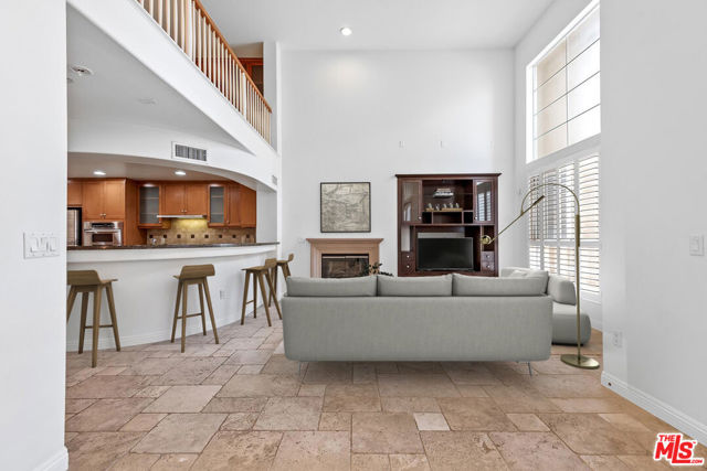 5831 Seawalk Drive, Playa Vista CA: https://media.crmls.org/mediaz/1bbfa304-1080-454e-a842-cbbb600e34f6.jpg