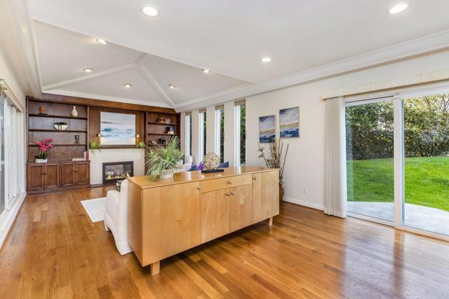 4400 Chaumont Road, Woodland Hills CA: https://media.crmls.org/mediaz/1bbfa66f-bdc6-4496-8fa1-003c25656fde.jpg
