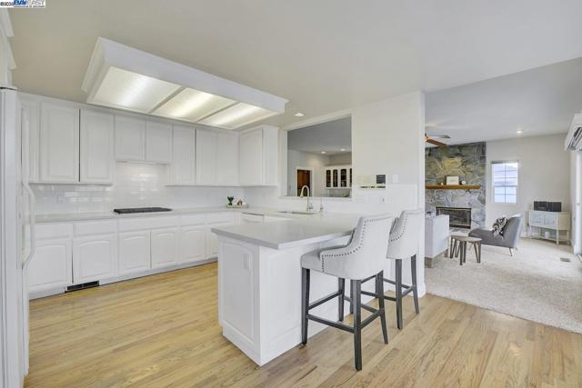 5771 Gateway Ct, Discovery Bay CA: https://media.crmls.org/mediaz/1bbfccfa-5ccb-4a03-9509-2763a2157d29.jpg