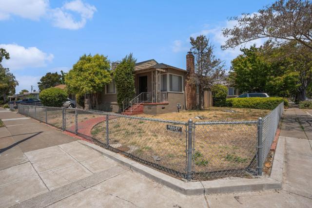 298 Bancroft Avenue, San Leandro CA: https://media.crmls.org/mediaz/1bc0c1ee-7134-497c-a78f-592b79526e71.jpg